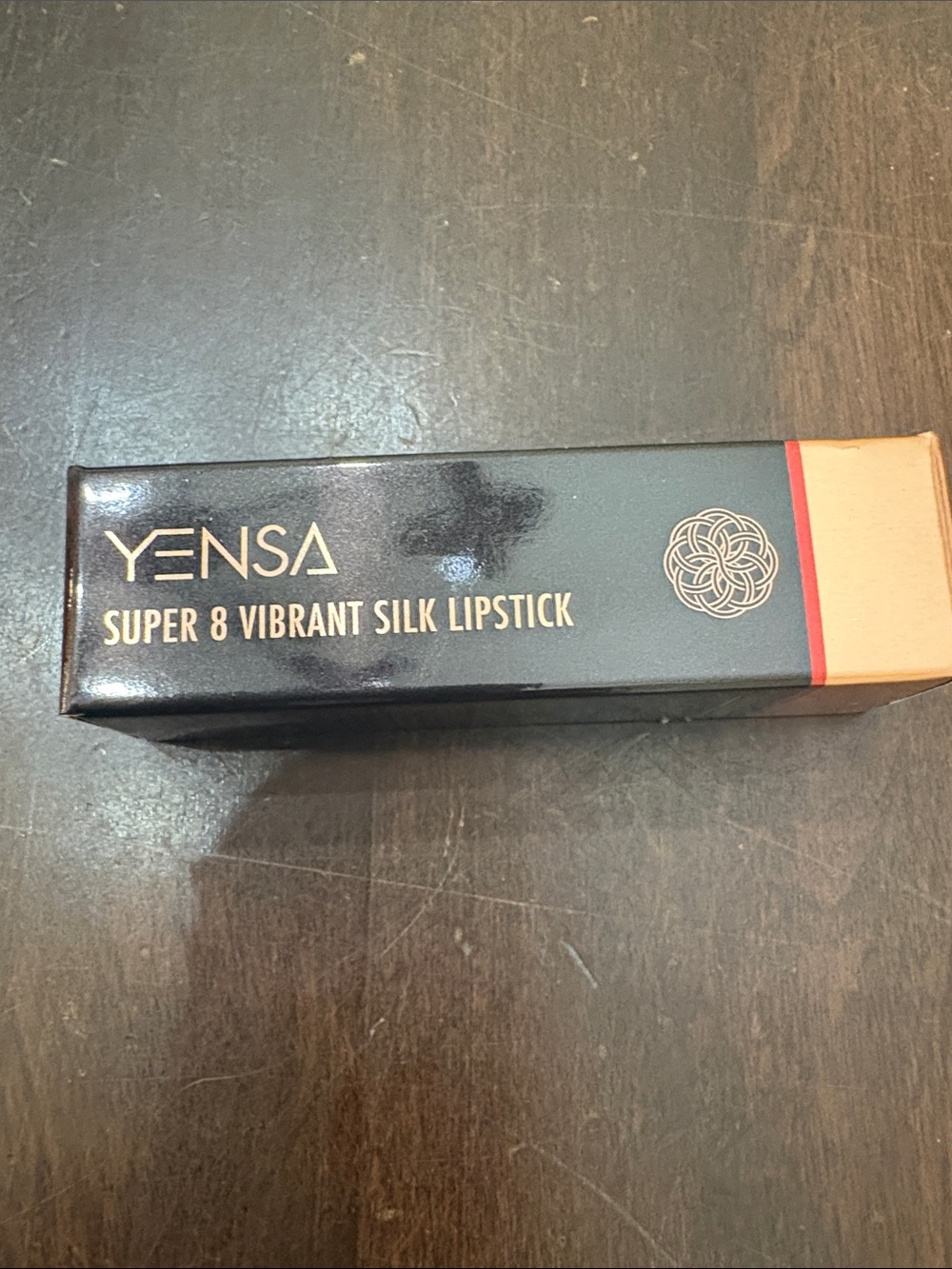 Super 8 Vibrant Silk Lipstick - captivate